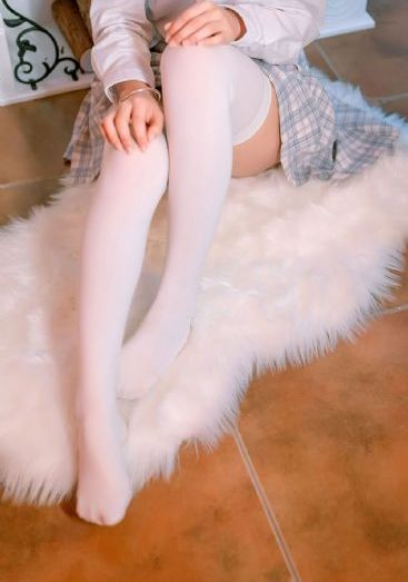 女人淋雨图片伤感背影_蓝光手机在线观看