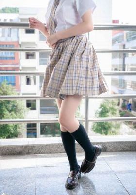 欧美女人一字扣高跟鞋_国产无码网页在线观看