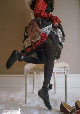 女子称花3万整容眼球眼角被缝一起